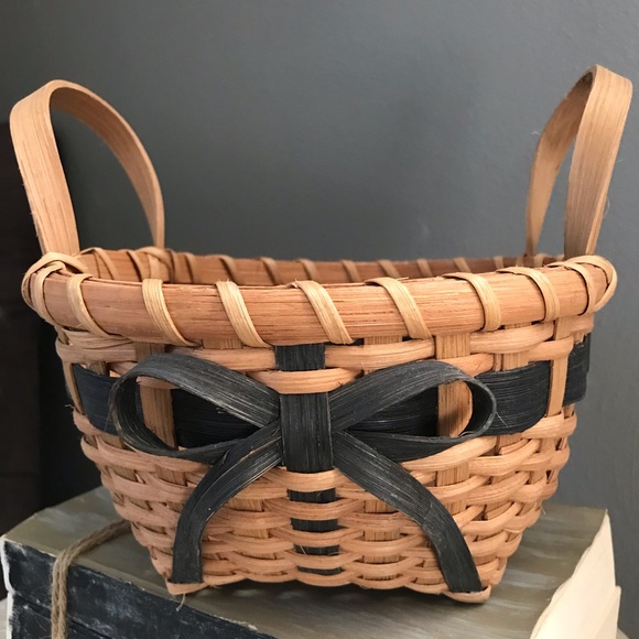 Vintage Basket - Picture 4 of 16